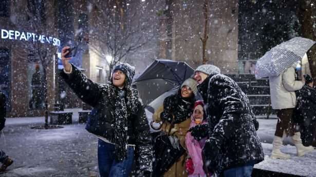 Sneeuw in Jeruzalem is altijd een reden voor plezier.