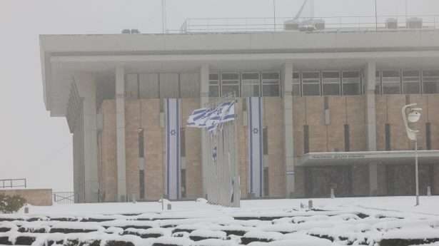 Knesset in de sneeuw.