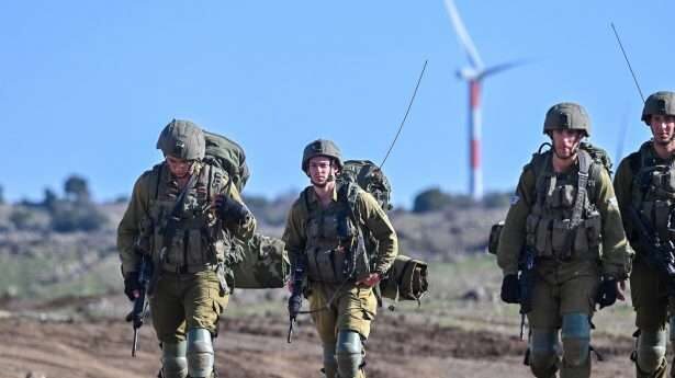 Israëlische parachutisten ondergaan een slopende training om hun voorsprong op de vijand te behouden.