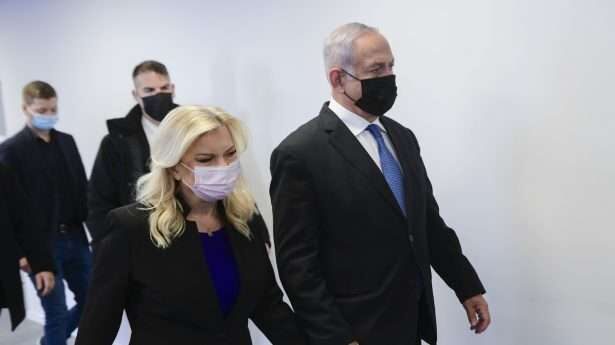 Benjamin Netanyahu was deze week weer in de rechtbank, dit keer om een andere voormalige premier, Ehud Olmert, aan te klagen voor zijn bewering dat de hele familie Netanyahu een psychische aandoening heeft. 