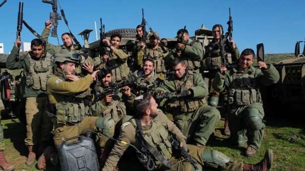 Band van broeders. Israël's paratroepers staan in de frontlinies.
