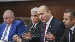 Rabbijnen verheugen zich over de val van de regering-Bennett: “God toont genade aan Israël!” - Foto: Alex Kolomoisky/POOL