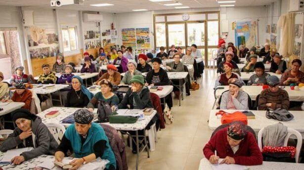 Vrouwen die Thora studeren in Gush Etzion. 