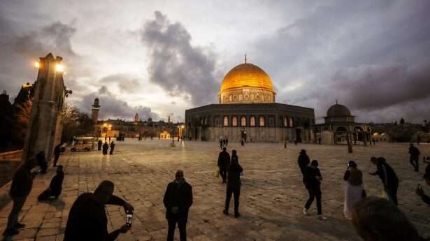 Van wie is het... Palestijnen bezoeken de Al-Aqsa moskee op de Tempelberg in Jeruzalem als moslims zich voorbereiden op hun heilige maand Ramadan.