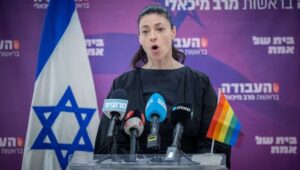 Israëlisch parlementslid verwerpt het Woord van God: “In jullie Bijbel” - Foto: Yonatan Sindel/Flash90