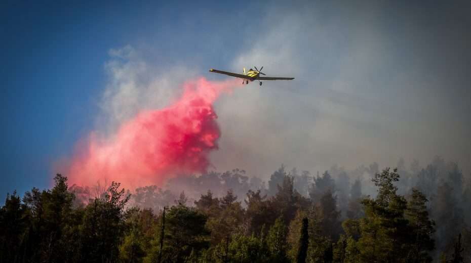 Hittegolf en brandstichters veroorzaken honderden branden