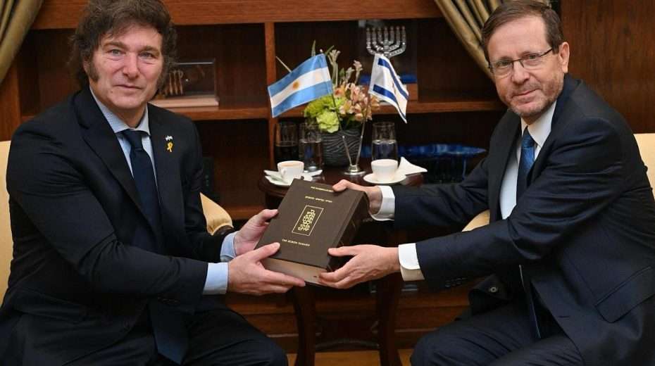 Milei belooft ambassade naar Jeruzalem te verplaatsen en zet Hamas op zwarte lijst