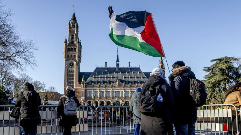 “Israël financiert zijn eigen vervolging!”