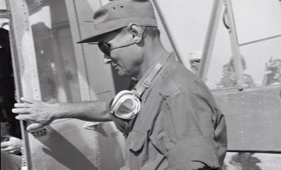 Moshe Dayan tijdens de Jom Kippoer oorlog.