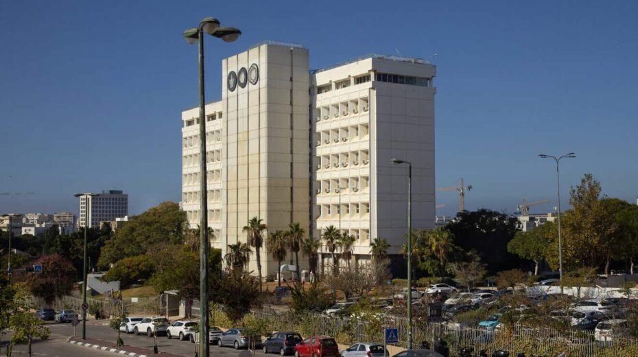Arabische studenten aan de Universiteit van Tel Aviv roepen Israëlische soldaten op hun wapens neer te leggen