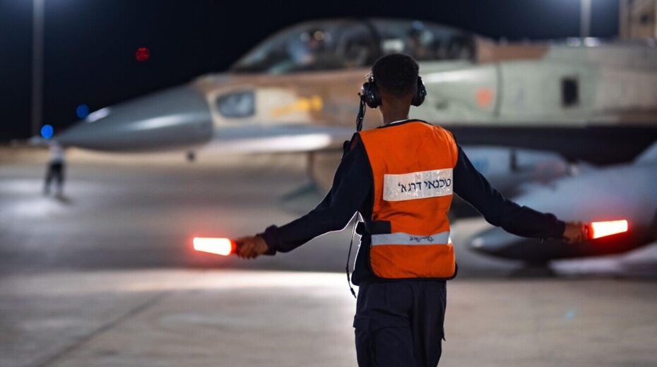 Luchtmacht valt terroristische Houthi-doelen aan in Jemen