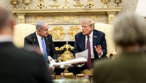 Israël heeft een nieuwe premier. Wie is hij en wat gaat hij doen?