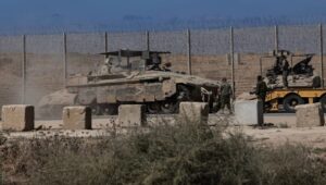 Israëlisch parlementslid verwerpt het Woord van God: “In jullie Bijbel”
