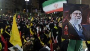 Propaganda in plaats van feiten rond de begrafenis van Khamenei